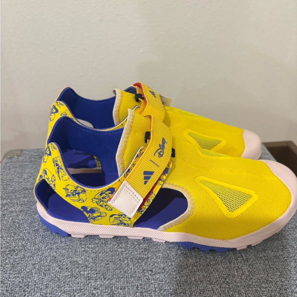 adidas Disney Kids Terrex Captain Toey Hiking shoes in Yellow and Blue